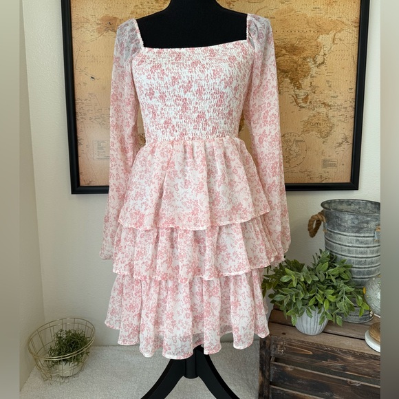 Almost Famous tiered floral dress - Picture 1 of 9